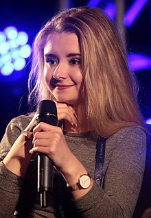 How tall is Kerry Ingram?